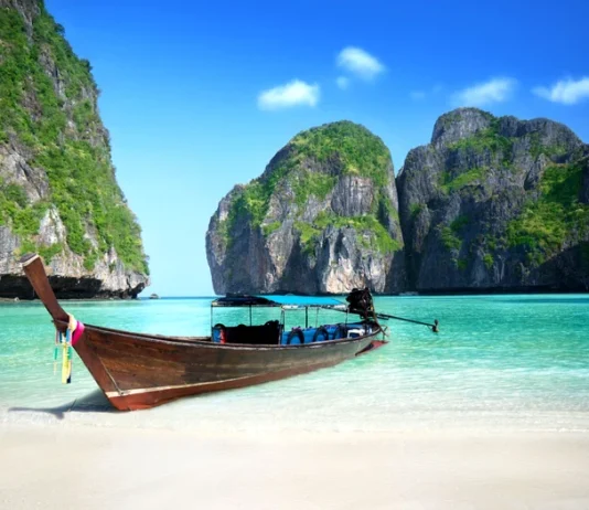 Bucură-te de plajă: Călătorii cu barca spre cele mai frumoase plaje