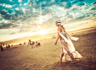 Burning Man: un festival unic pentru oameni creativi și non-conformiști