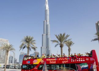 Călătorii cu autobuzul prin Dubai: De la Burj Khalifa la Palm Jumeirah