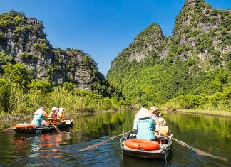 Călătorii cu barca prin lacurile și râurile Canadei