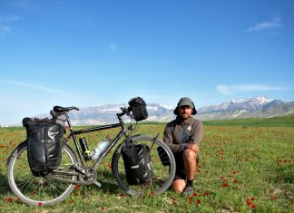 Călătorii solo cu bicicleta: O experiență de descoperire de sine