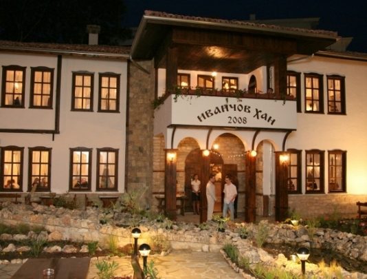 Care este diferența dintre un hotel și un han?