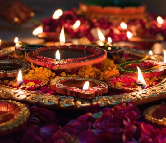 Ce este Diwali și cum se sărbătorește în oraș?