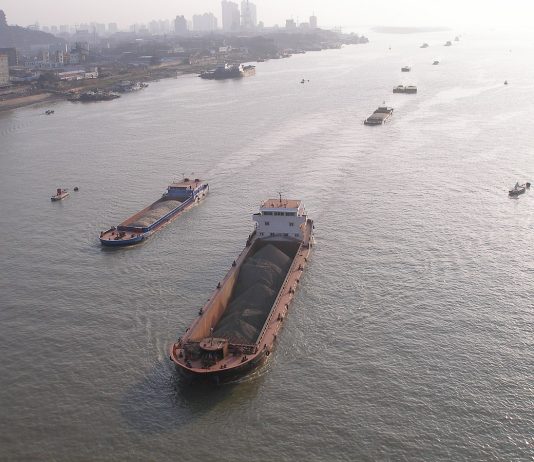 Cu barca pe fluviul Yangtze: De la lacul Chongqing la orașul Yichang