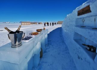 Cum să construiești un hotel în Antarctica