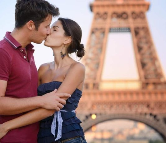 Cum să petreci o Ziua Îndrăgostiților virtuale la Paris