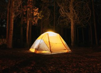 Cum să rămâi cald într-un cort