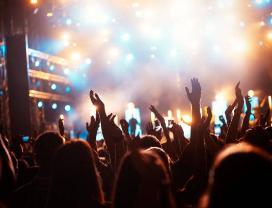 Cum se bucură oamenii de festivalurile de muzică?