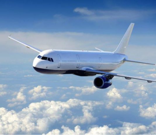 De ce companiile aeriene suprarezerve zboruri?