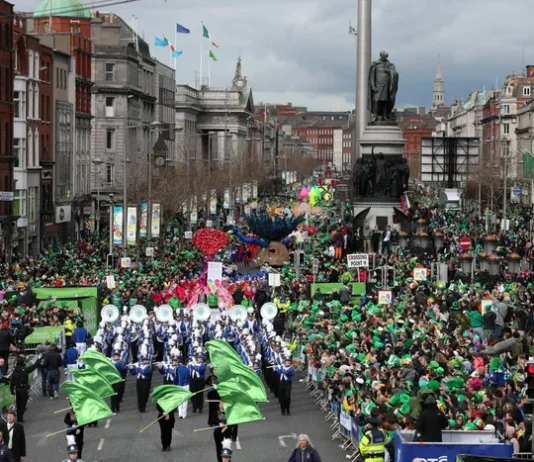 Festivalul Saint Patrick: muzică, parada și tradiții irlandeze