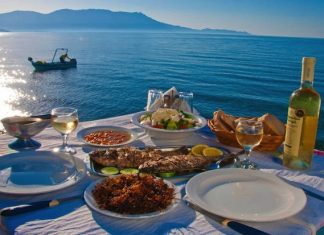 Geros Tou Moria: Bucătărie tradițională grecească cu vedere la mare