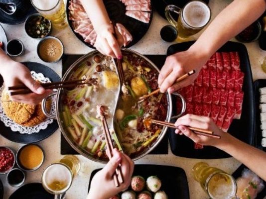 Haidilao: Un restaurant de hot pot cu o ambianță unică și servicii impecabile