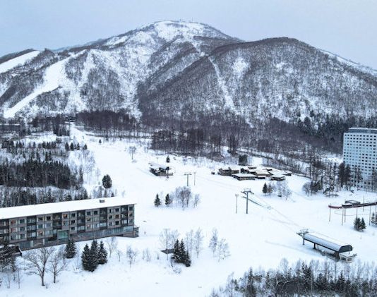 Higashiyama Niseko Village: Un paradis pentru schiori în Japonia