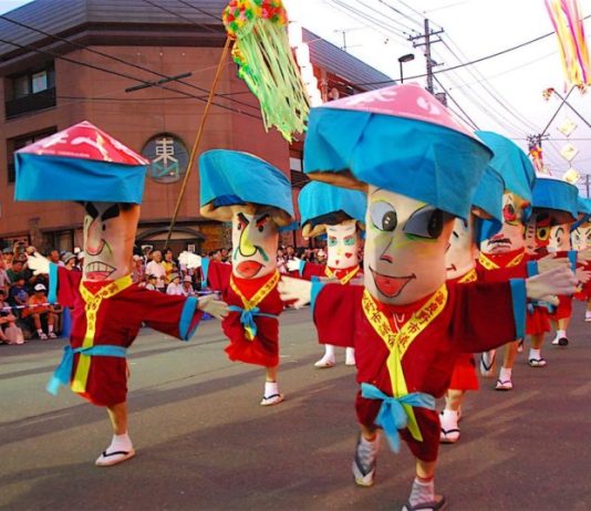 Hokkai Heso Matsuri: festivalul buricului din Hokkaido, Japonia