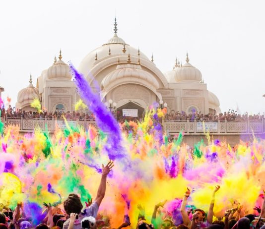 Holi: sărbătoarea culorilor și a bucuriei din India