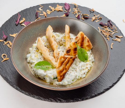 Kuzina: Bucătărie modernă grecească cu ingrediente locale și de sezon