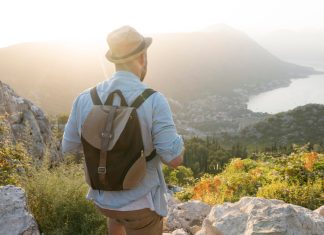 Moduri de a întâlni oameni atunci când călătorești singur