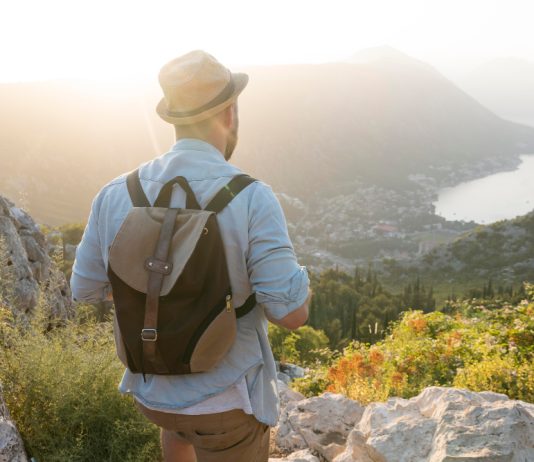 Moduri de a întâlni oameni atunci când călătorești singur