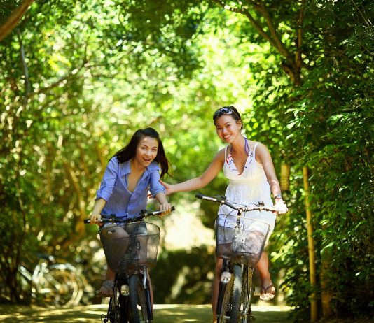 Pedalând prin paradis: Călătorii cu bicicleta în locuri de vis