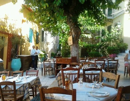 The Old Tavern of Psarras: Un loc cu tradiție în bucătăria grecească