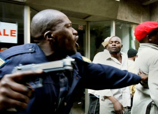 Top escrocherii comune de călătorie în Africa de Sud