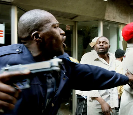 Top escrocherii comune de călătorie în Africa de Sud