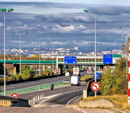 Tot ce trebuie să știi înainte de a conduce în Franța