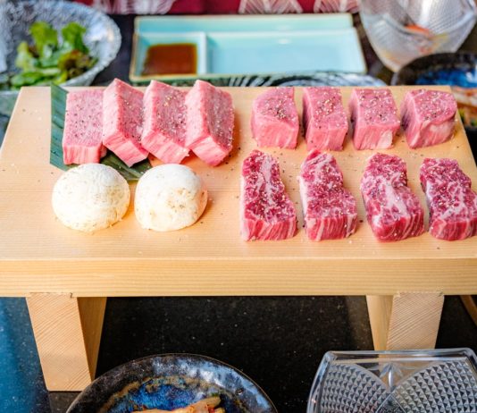 Yakiniku Han no Daidokoro: O experiență culinară cu yakiniku (grătar japonez)
