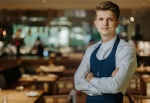 A plecat din Suedia cu un Bilet Dus spre Thailanda, iar acum este un Chef de Top în Bangkok