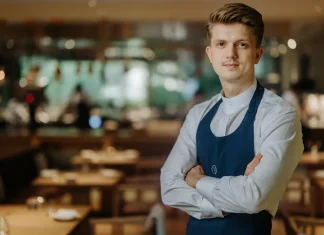 A plecat din Suedia cu un Bilet Dus spre Thailanda, iar acum este un Chef de Top în Bangkok